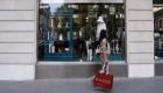 غرامة أوروبية ثقيلة تهز عالم الأزياء الفاخرة.. 3 شركات في مرمى المفوضية