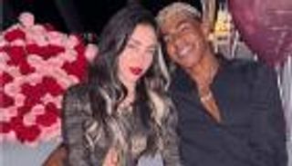 بحضور نيكي نيكول.. اجتماع طويل بين لامين يامال ووكيله