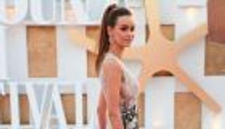 مهرجان الجونة 2025.. الطلات الجريئة تشعل السجادة الحمراء في حفل الإفتتاح (صور)