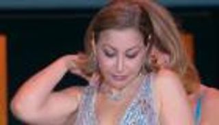 اغلقت «سوستة» الفستان يسرا تنقذ منة شلبي من موقف محرج على مسرح الجونة