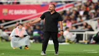 هانز فليك في مباراة برشلونة وجيرونا