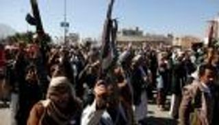 من الاتهام إلى الاقتحام.. الحوثي يحتجز موظفين أمميين وسط تنديد يمني