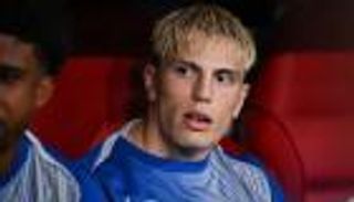 نجم تشيلسي يجني الملايين بتسريحات شعر غريبة