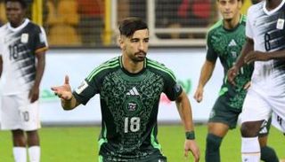 عمورة نجم منتخب الجزائر