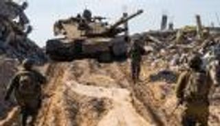 إسرائيل تصعد في غزة.. ضربات مكثفة على رفح ودير البلح