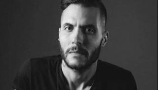 الفنان أمير عيد