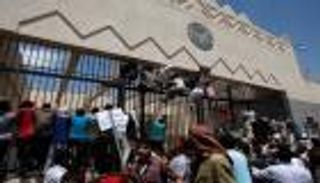 4 سنوات على خطف الحوثي موظفي السفارة الأمريكية.. والانتهاكات مستمرة