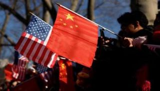 الحرب التجارية بين أمريكا والصين تلقي بظلالها على توقعات