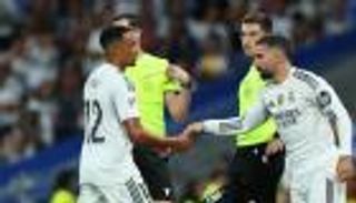 أرنولد مفاجأة ريال مدريد لبرشلونة وليفربول