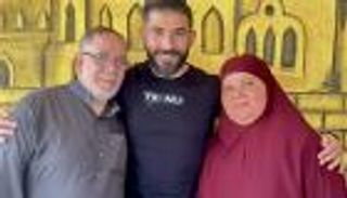 مصر.. البلوغر محمد النجار يتهم طبيبا بالتسبب في وفاة والده