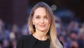 النجمة العالمية أنجلينا جولي