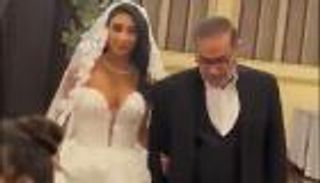 أثار جدلا واسعا في طهران.. تفاصيل فستان زفاف ابنة مستشار خامنئي