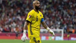 مبولحي حارس منتخب الجزائر