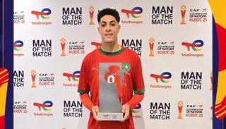 لاعب الوسط المغربي حسام الصادق