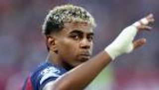 تحت أنظار نيكي نيكول.. أرقام قياسية جديدة للامين يامال