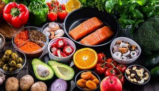 اتباع النظام الغذائي المتوسطي قد يحسن الأداء الجنسي 