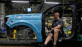 مصنع تابع لشركة صناعة السيارات الأمريكية «فورد»