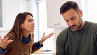 9 مؤشرات تحذيرية على معاناة شريكك من مرض فرط الحركة ونقص الانتباه