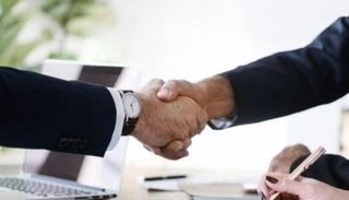 الحصول على وظيفة له استعدادات تدريبية