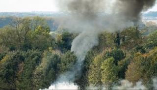 آثار انفجار قنبلة دخان