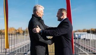 الرئيس الليتواني غيتاناس ناوسيدا (يسار) ونظيره البولندي كارول نافروتسكي 