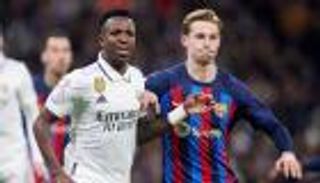 قبل الكلاسيكو.. دي يونغ يزيد من مصاعب برشلونة