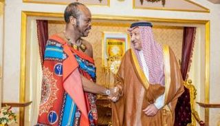 ملك إسواتيني خلال لقائه بنائب وزير الخارجية السعودي