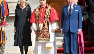 الملك تشارلز والملكة كاميلا في الفاتيكان