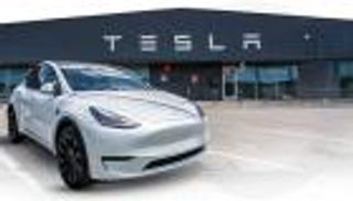 رغم المبيعات القياسية.. أرباح تسلا الفصلية تخيب الآمال وتعصف بالأسهم