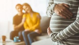 تأجير الأرحام