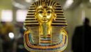 قناع بسوسنس الأول الذهبي يتألق مجددا في المتحف المصري بالتحرير