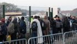 الهجرة في فرنسا.. لماذا يظل عدد المهاجرين غير الشرعيين موضوعا محرّما؟