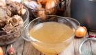 قنديل البحر ومرق العظام.. أطعمة غير مألوفة لمحاربة تجاعيد البشرة