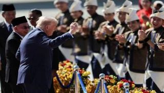 رقصة ترامب الشهيرة في ماليزيا