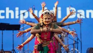 الإمارات تحتفي بالجالية الهندية