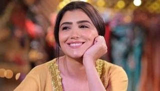 الفنانة مي عمر