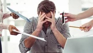 العمل المفرط يغيّر بنية الدماغ