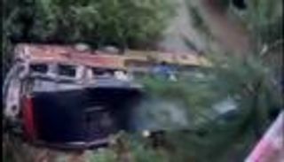 الحافلة سقطت في النهر.. عشرات الضحايا جراء حادث سير مروع في الأرجنتين