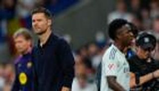 العلاقة منعدمة مع ألونسو.. فينيسيوس يهدد ريال مدريد