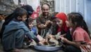 الحوثي يدفع اليمن إلى حافة الجوع.. توقعات صادمة