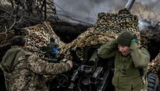 جنديان أوكرانيان على الجبهة - أرشيفية