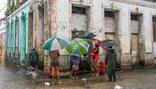 الإعصار ميليسا يشرّد مئات الآلاف 