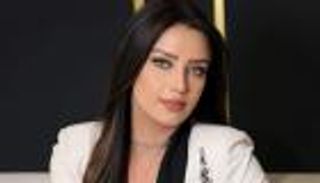 بعد احتفالها بعيد ميلادها.. رضوى الشربيني بإطلالة جريئة بالشعر البنفسجي 