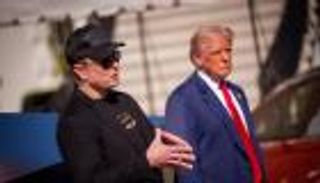 تسلا تواجه ضغوط المساهمين وسط جدل حول تعويضات إيلون ماسك