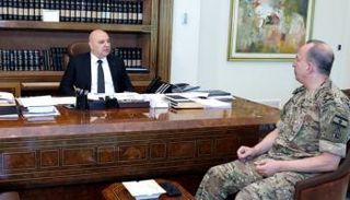 الرئيس اللبناني يستقبل قائد الجيش