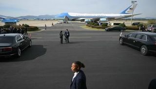 سيارتا ترامب وشي على مدرج المطار