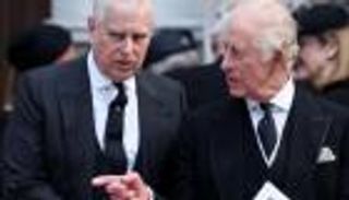 بسبب «فضيحة إبستين».. الملك تشارلز يجرد الأمير آندرو من ألقابه وقصره