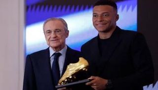 مبابي يستلم جائزة الحذاء الذهبي