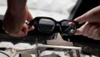 غوغل تكشف عن نظارات ذكية ترى العالم بعيون الواقع والذكاء الاصطناعي