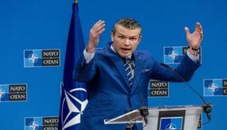 بيت هيغسيث في قمة الناتو (أرشيفية)